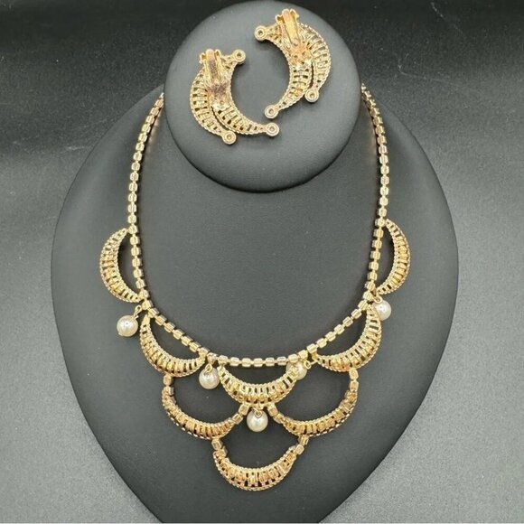 Vintage Stunning Crystal Rhinestone and Pearl Bib Necklace and Earring Set - Picture 11 of 16